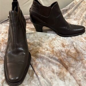 PRADA Elegant Brown Leather Ankle Boots 38.5